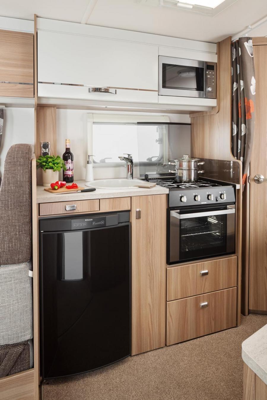 Интерьер Swift Motorhomes Escape 664 2015 года  (фото 6 из 7)
